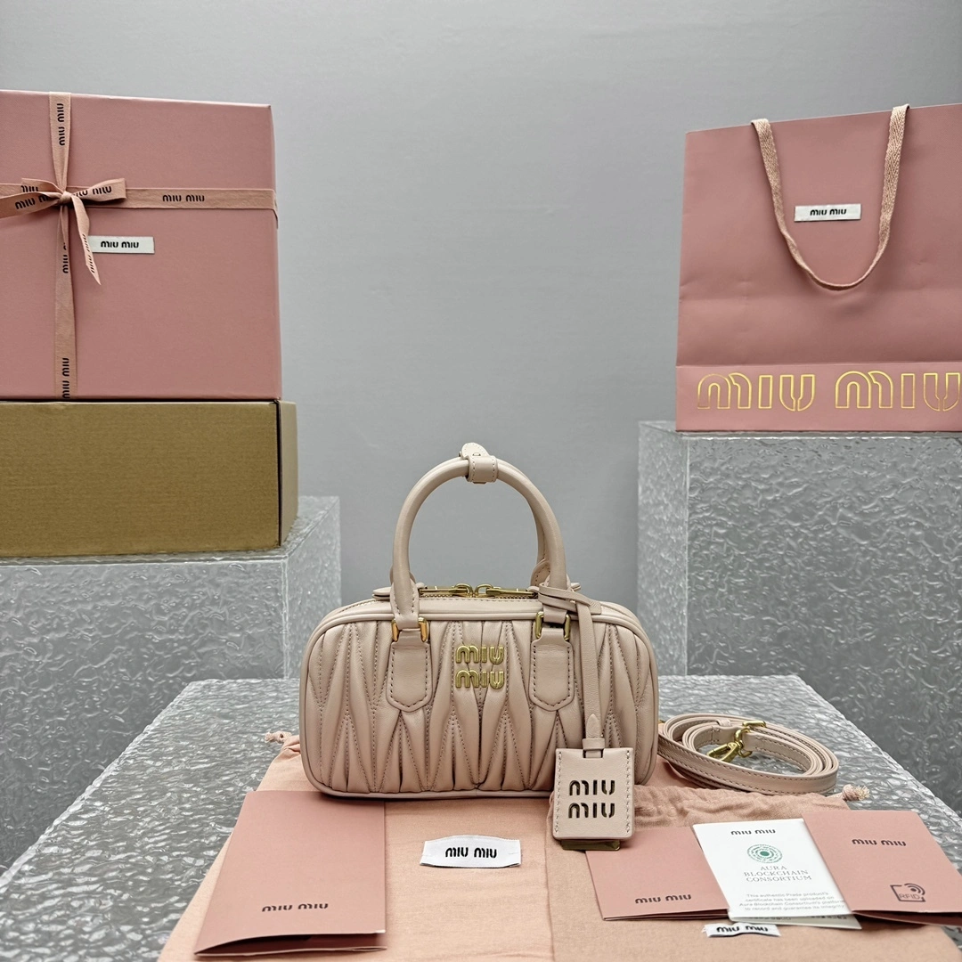 MOMO- 7iu7iu 5BP088_N88_F0236_V_OOO high quality version sheephide item:E-B664G2042