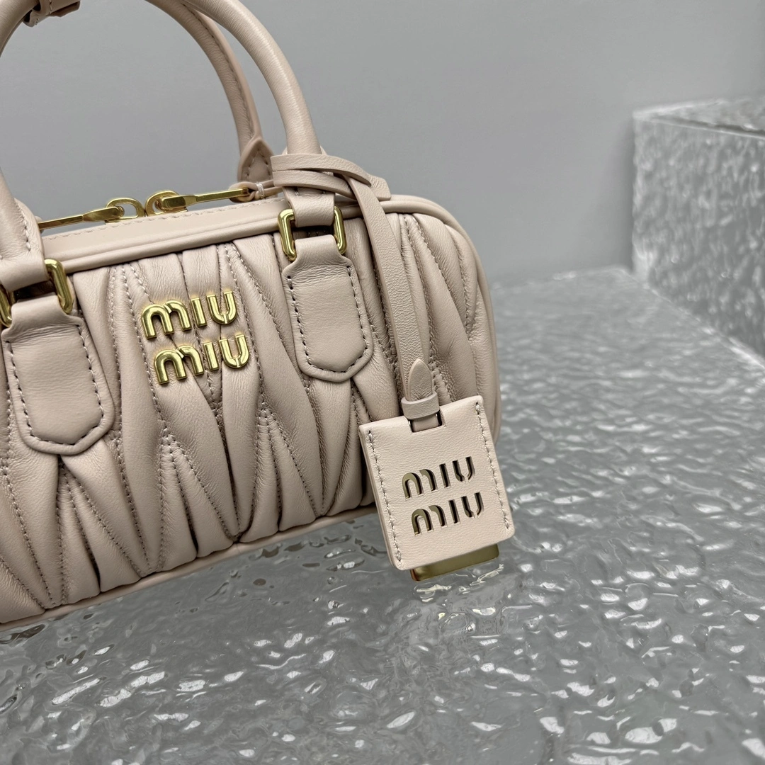 MOMO- 7iu7iu 5BP088_N88_F0236_V_OOO high quality version sheephide item:E-B664G2042