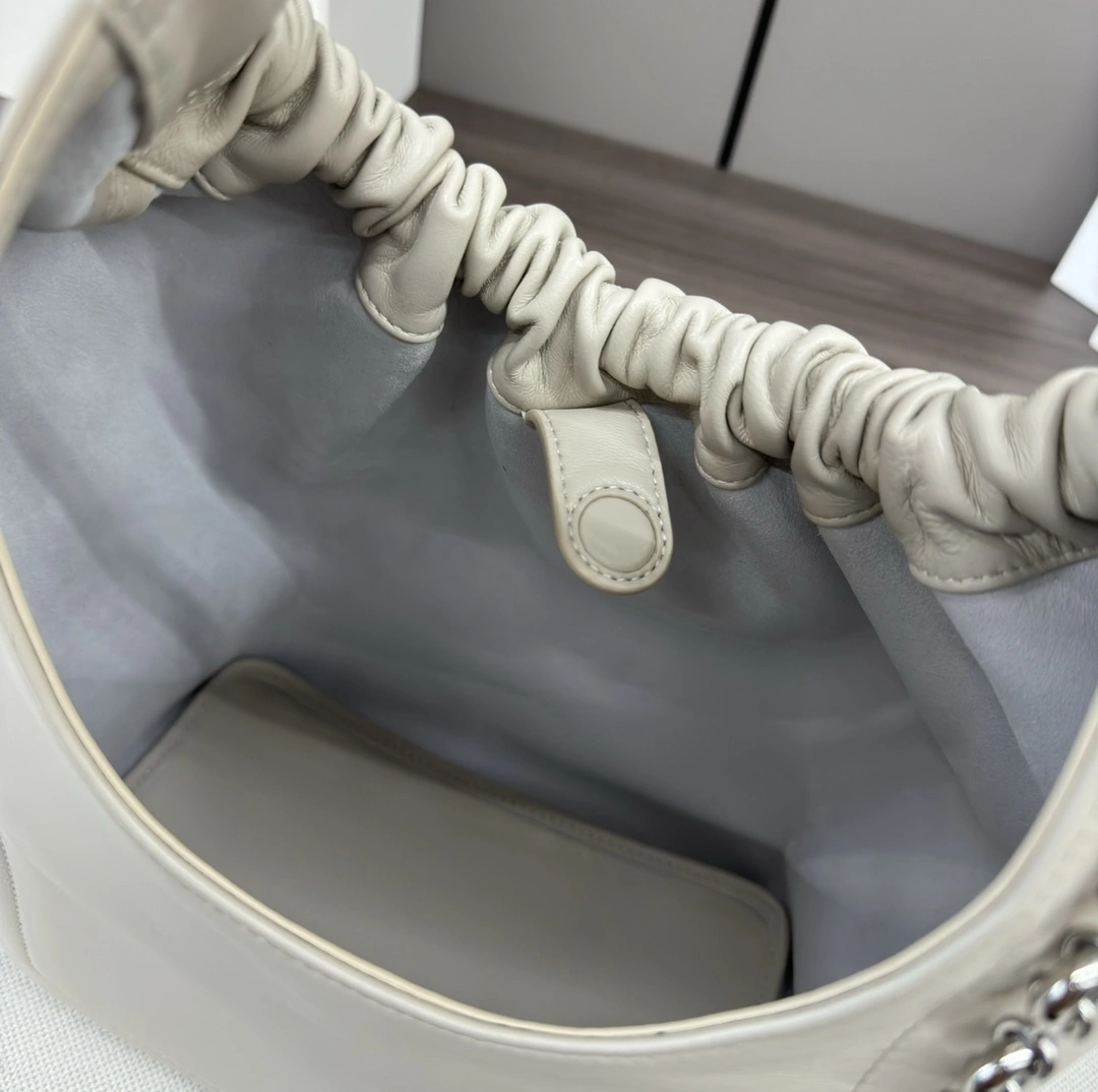 MOMO- 8o5w5 A914NCHX01-3006 high quality version Squeeze sheephide item：E-B177I2554