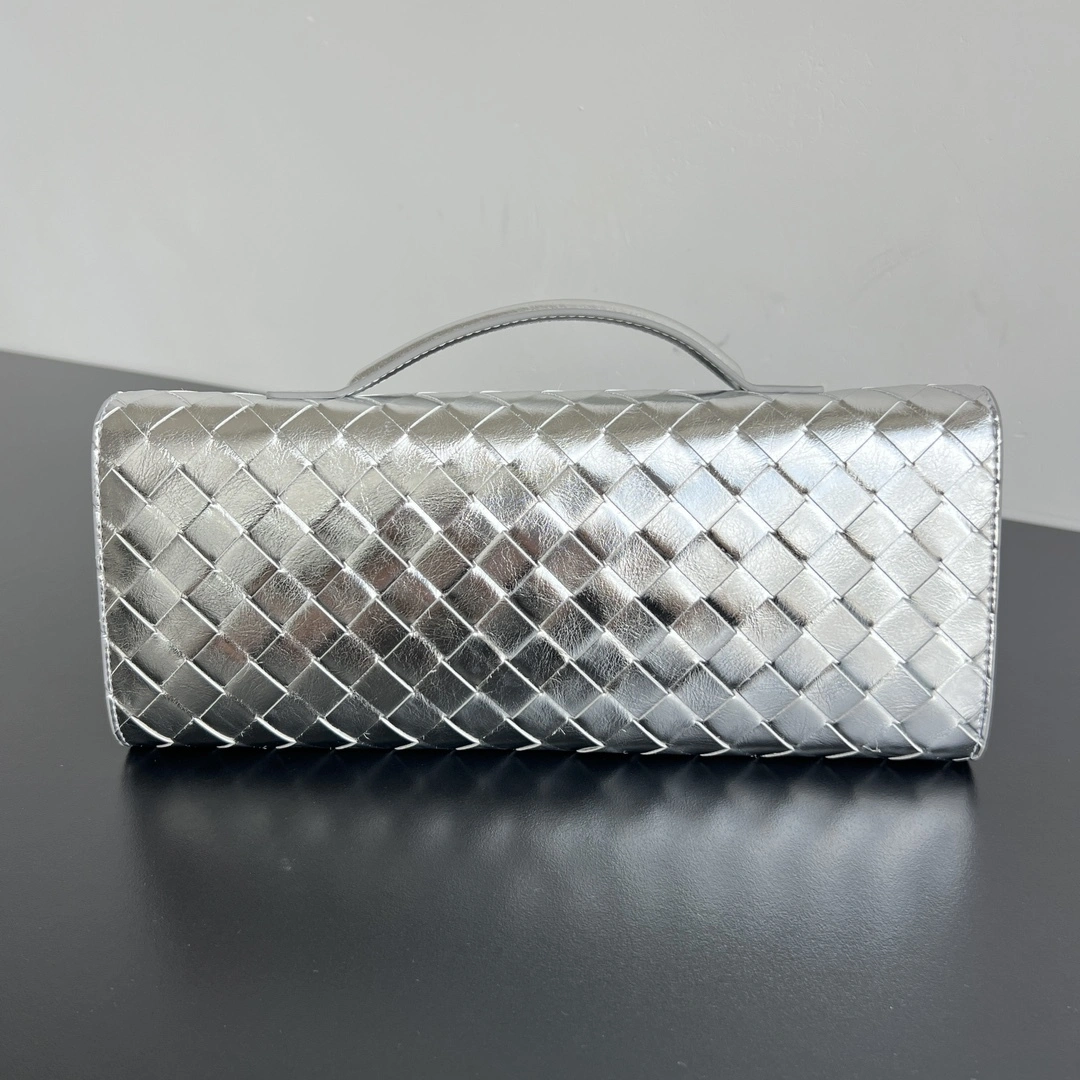 MOMO- V595t1 741511V4P128101 high quality version Clutch sheephide item:E-B664G2084