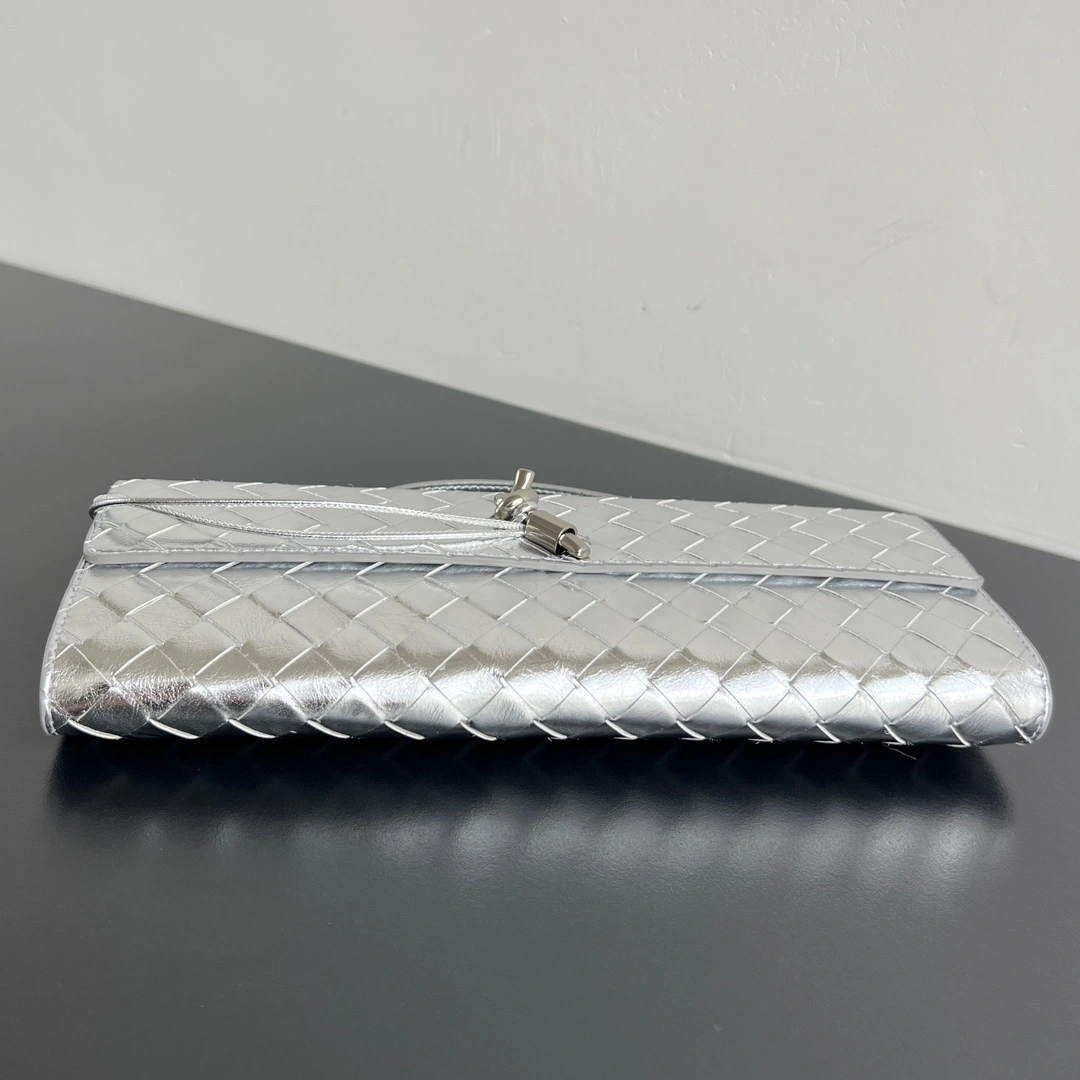 MOMO- V595t1 741511V4P128101 high quality version Clutch sheephide item:E-B664G2084