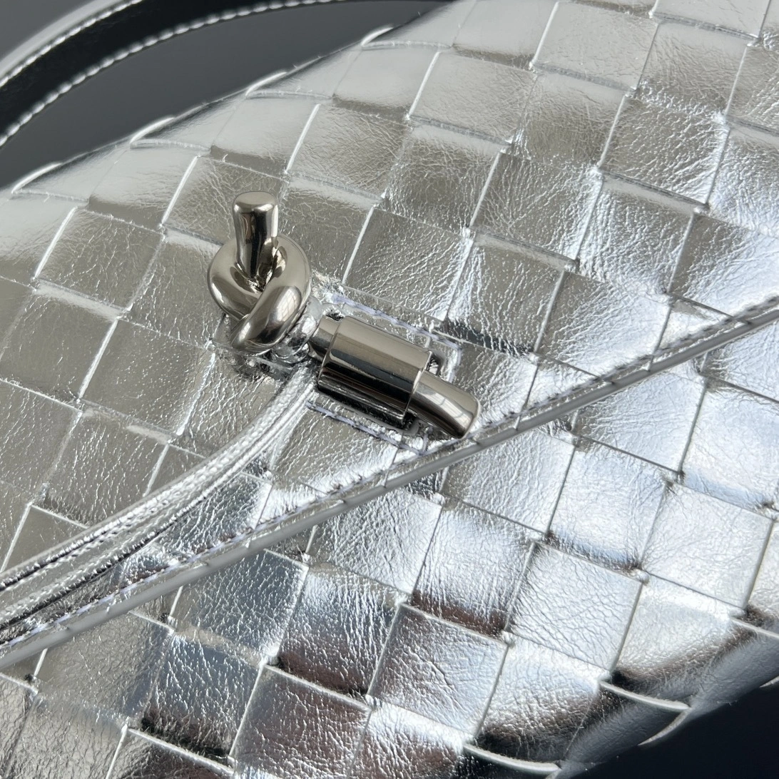 MOMO- V595t1 741511V4P128101 high quality version Clutch sheephide item:E-B664G2084