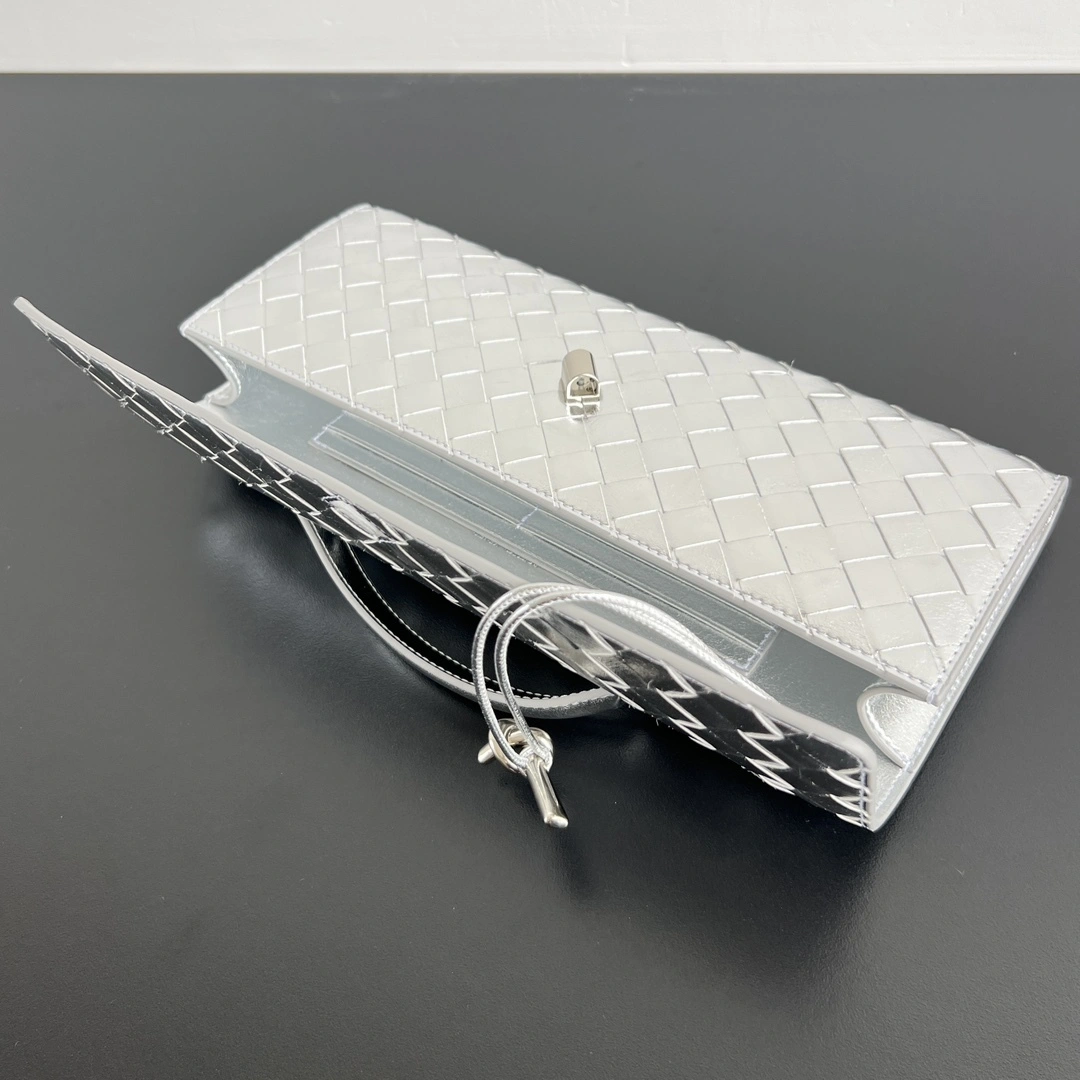 MOMO- V595t1 741511V4P128101 high quality version Clutch sheephide item:E-B664G2084