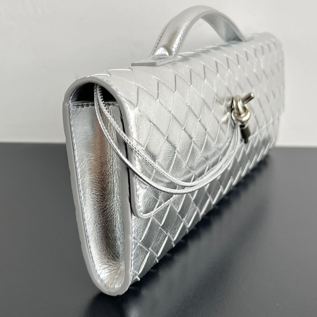 MOMO- V595t1 741511V4P128101 high quality version Clutch sheephide item:E-B664G2084