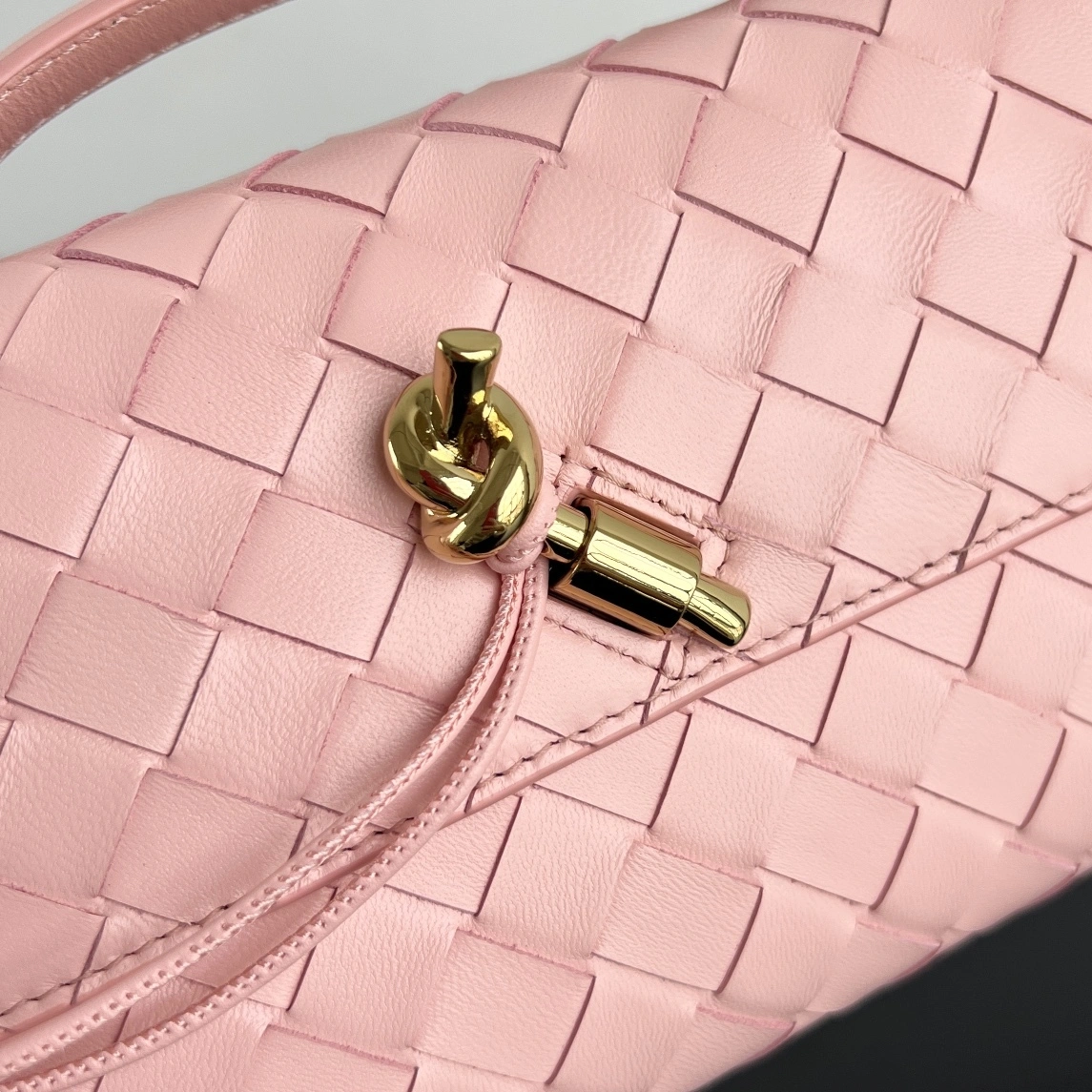 MOMO- V595t1 741511VCPP36858 high quality version Clutch sheephide item:E-B664G2085