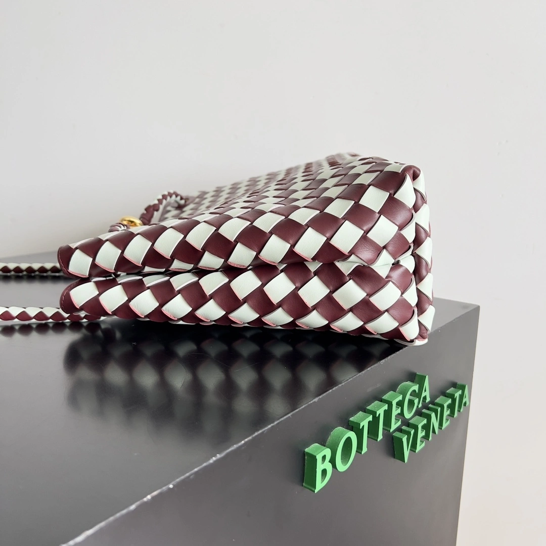 MOMO- V595t1 777527V3SL18965 Andiamo lambskin high quality version item：E-B177I2421
