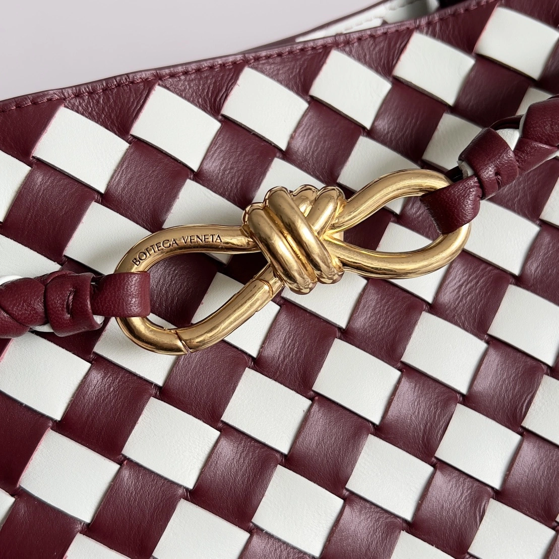 MOMO- V595t1 777527V3SL18965 Andiamo lambskin high quality version item：E-B177I2421