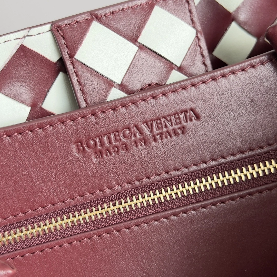 MOMO- V595t1 777527V3SL18965 Andiamo lambskin high quality version item：E-B177I2421