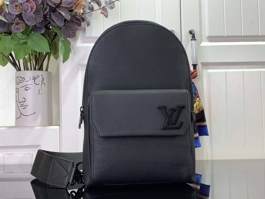 MOMO --- M23736 item:D-B063A2208V