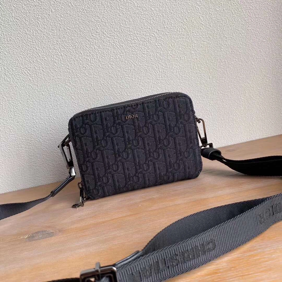 *MOMO--- 0843 Oblique Calfskin 2 clour item :063B56E2033-2