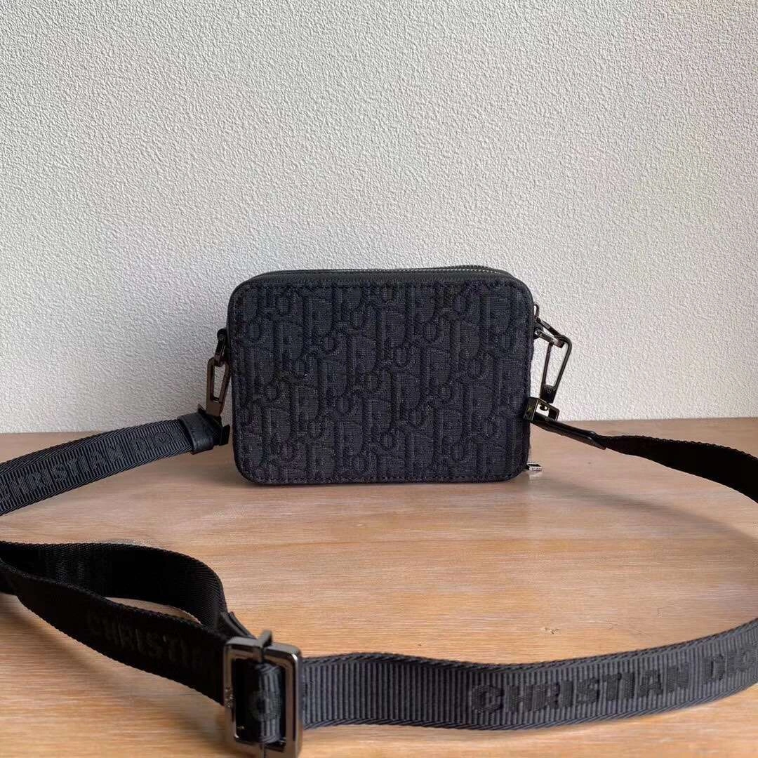 *MOMO--- 0843 Oblique Calfskin 2 clour item :063B56E2033-2