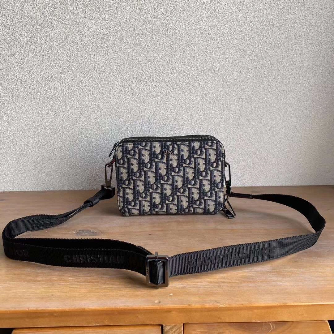 *MOMO--- 0843 Oblique Calfskin 2 clour item :063B56E2033-2