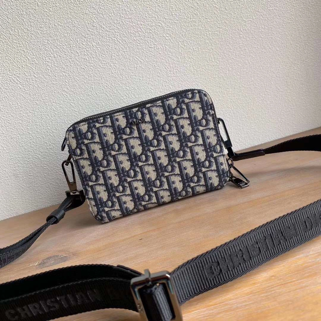 *MOMO--- 0843 Oblique Calfskin 2 clour item :063B56E2033-2