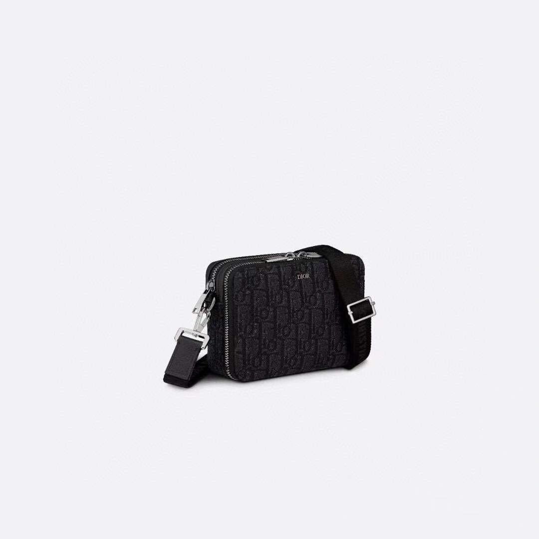 *MOMO--- 0843 Oblique Calfskin 2 clour item :063B56E2033-2