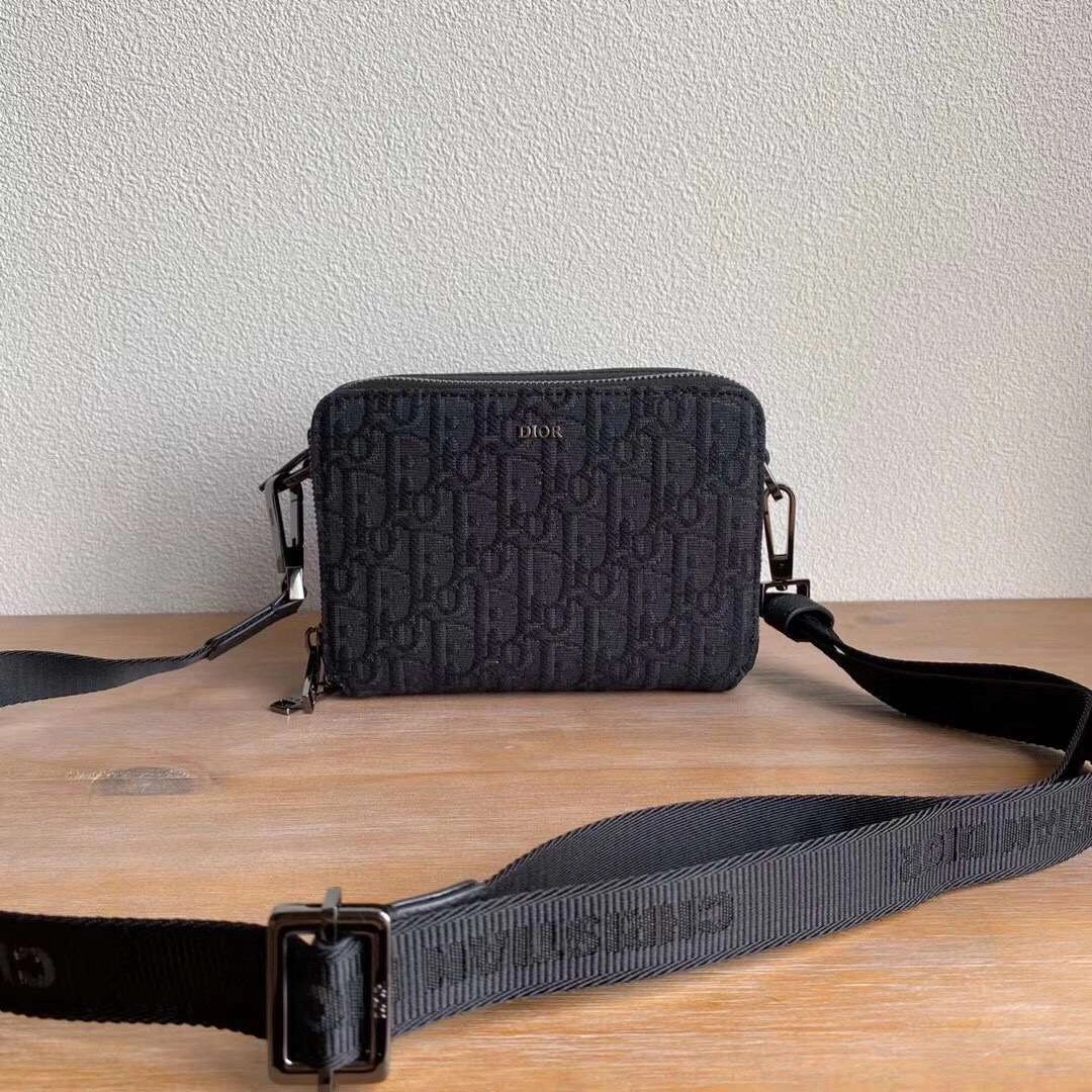 *MOMO--- 0843 Oblique Calfskin 2 clour item :063B56E2033-2