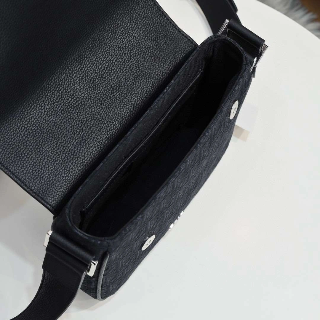 *MOMO--- 1ADME130YKS-H10E cowhide item : A-B00H2327A