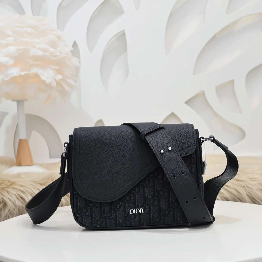 *MOMO--- 1ADME130YKS-H10E cowhide item : A-B00H2327A