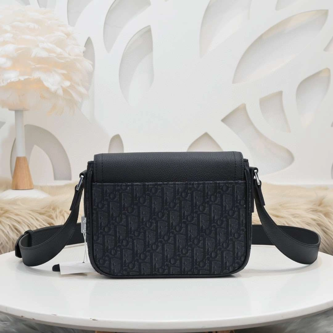 *MOMO--- 1ADME130YKS-H10E cowhide item : A-B00H2327A
