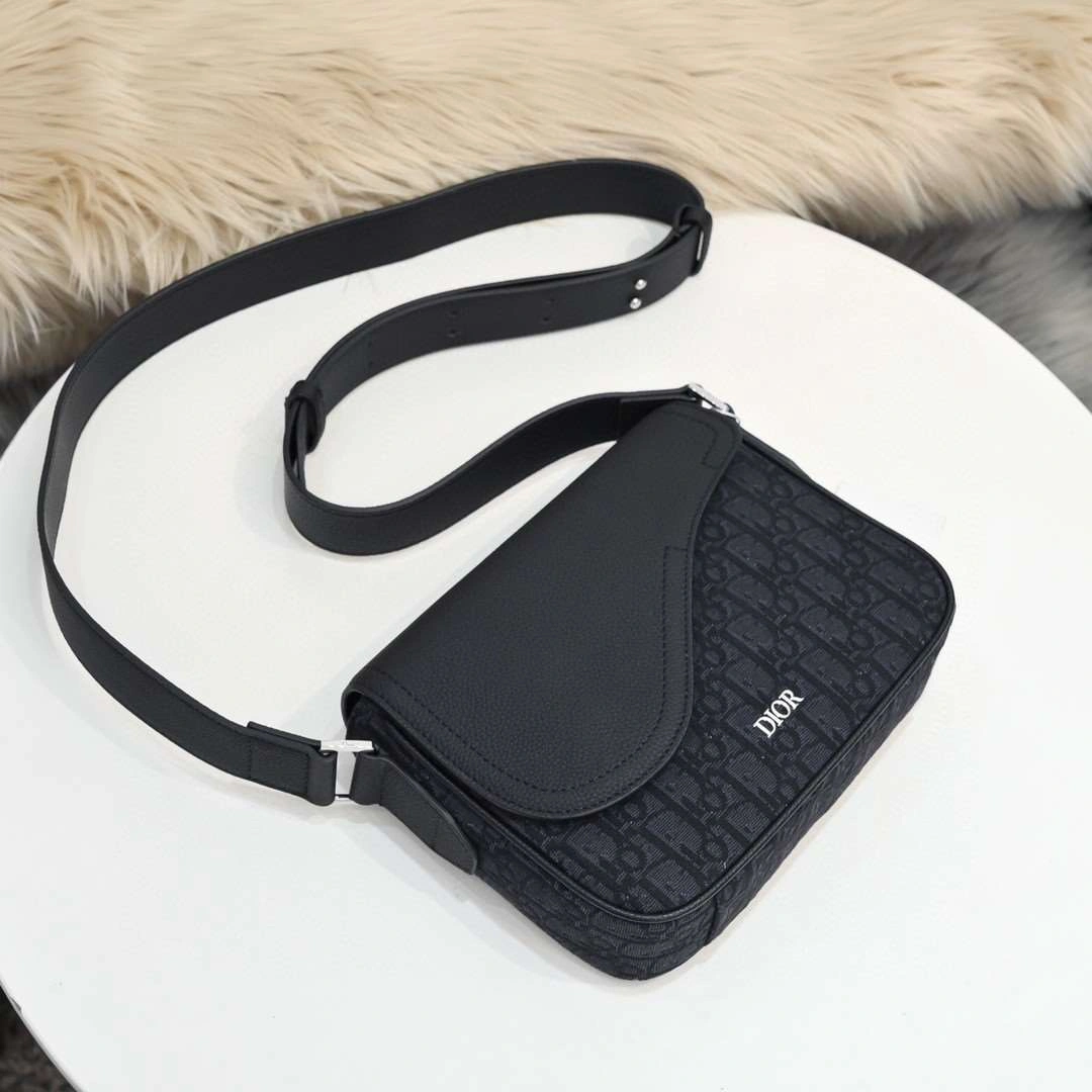 *MOMO--- 1ADME130YKS-H10E cowhide item : A-B00H2327A