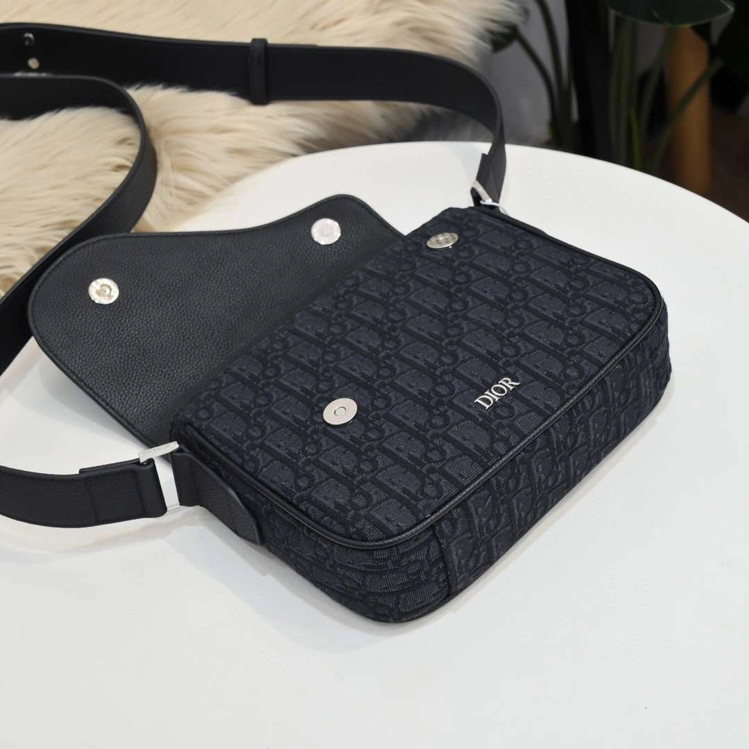 *MOMO--- 1ADME130YKS-H10E cowhide item : A-B00H2327A