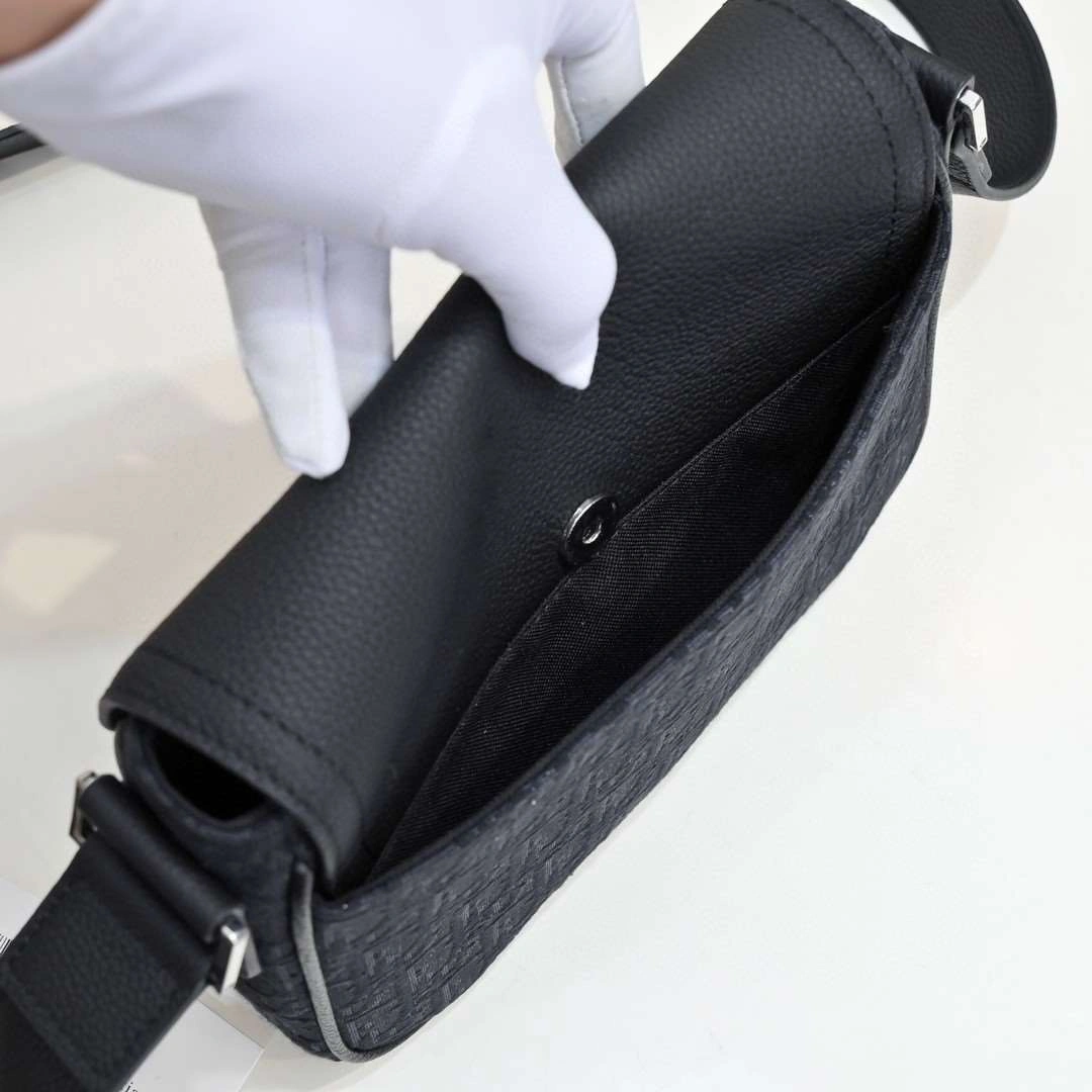 *MOMO--- 1ADME130YKS-H10E cowhide item : A-B00H2327A