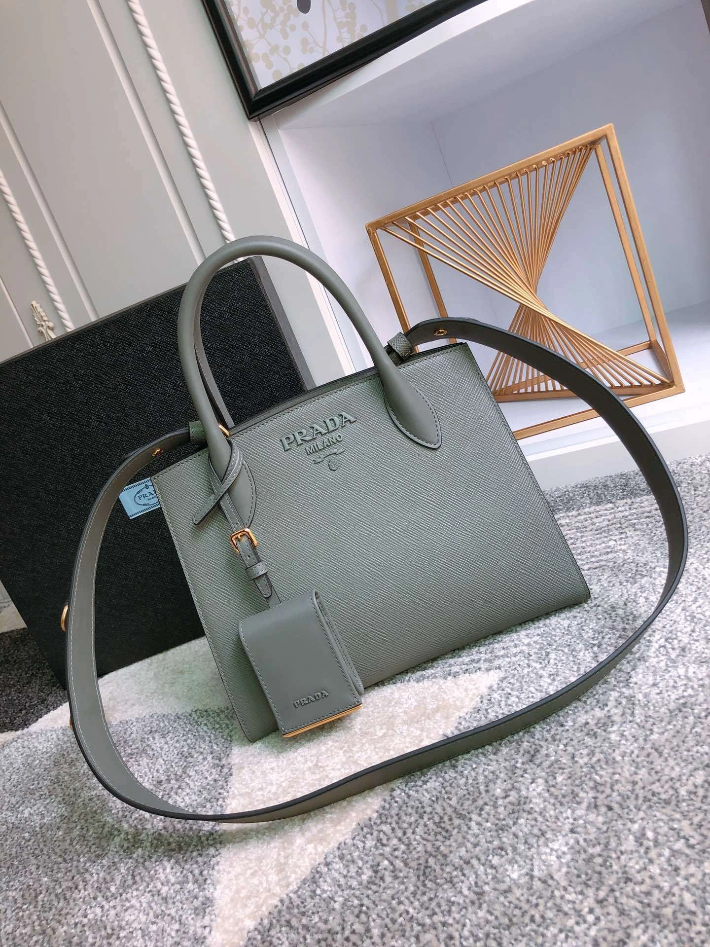 *MOMO--- 1BA156 cowhide item : A-B00H3047A
