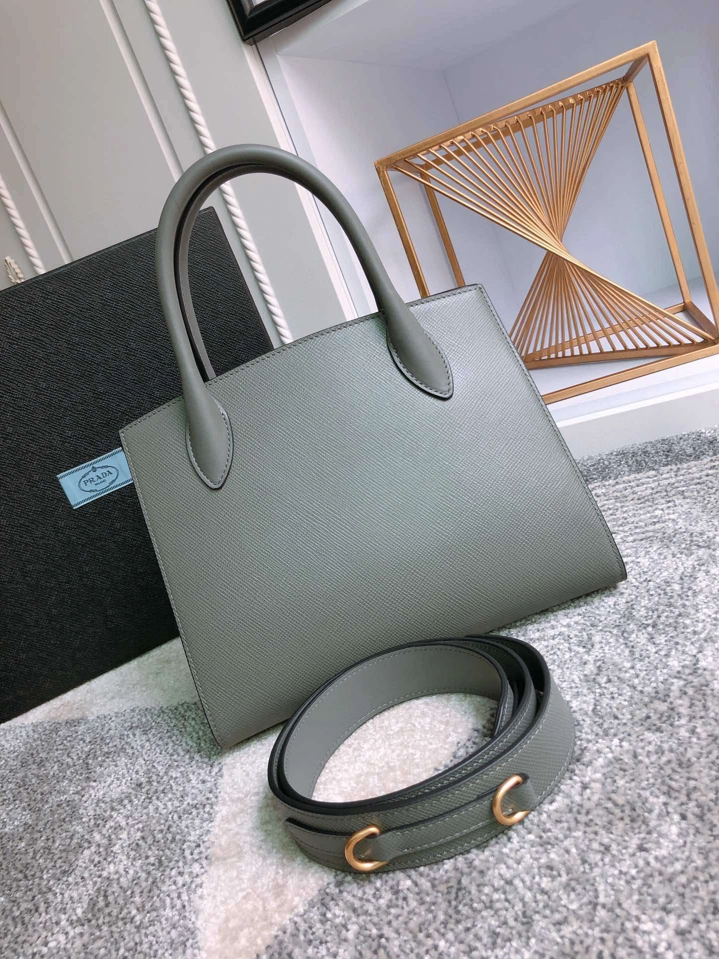 *MOMO--- 1BA156 cowhide item : A-B00H3047A