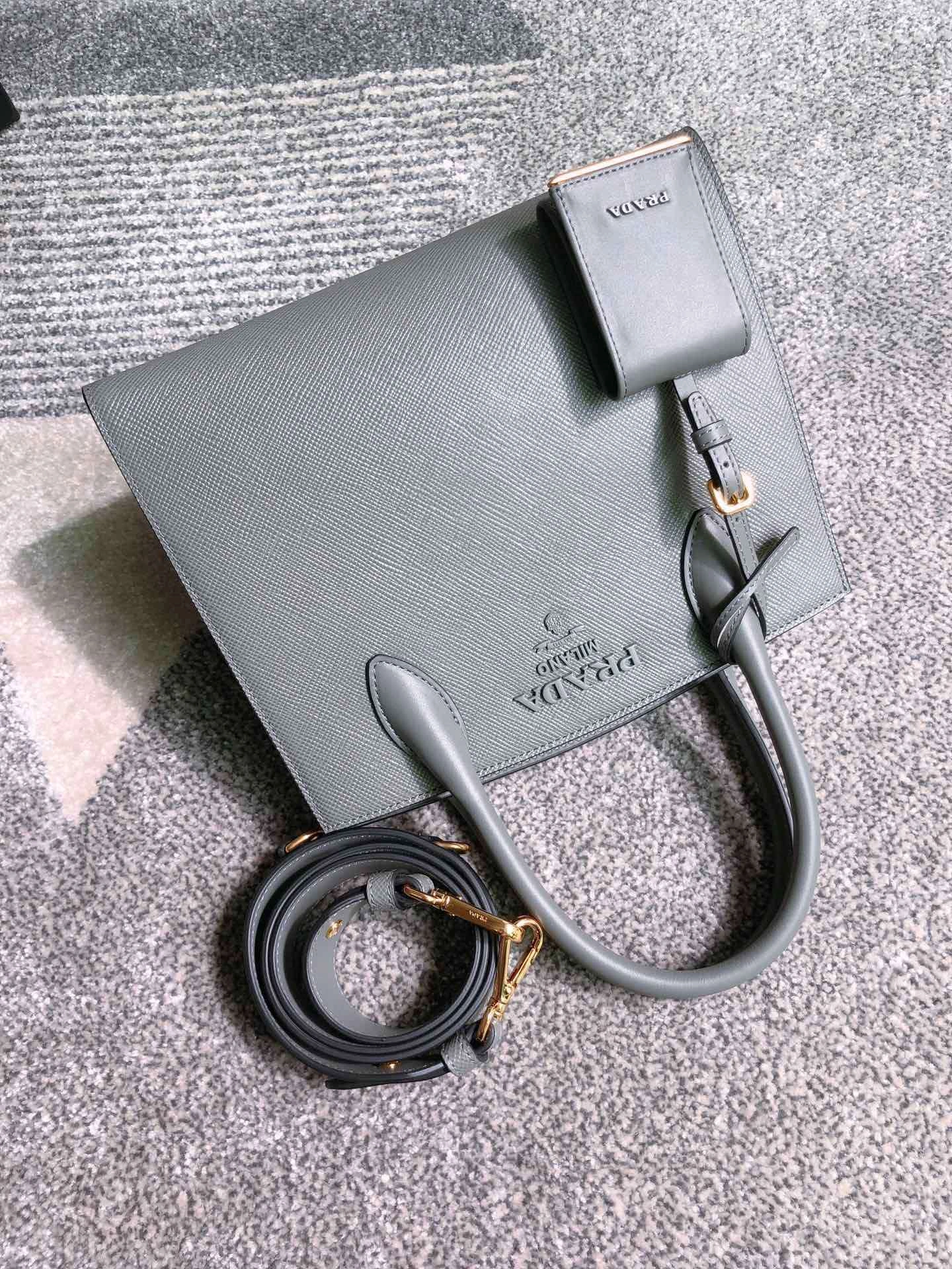 *MOMO--- 1BA156 cowhide item : A-B00H3047A