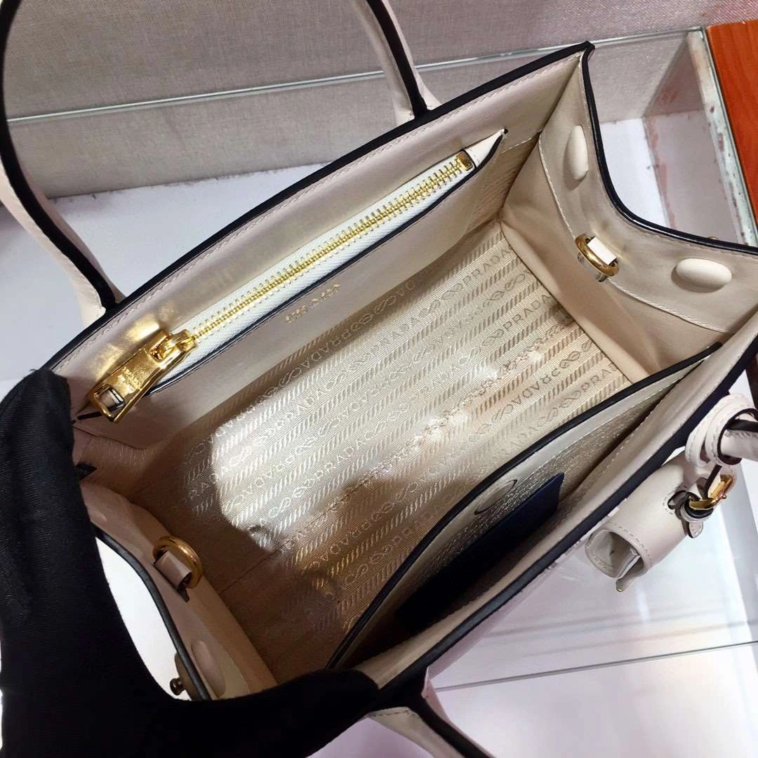 *MOMO--- 1BA156 cowhide item : A-B00H3048A