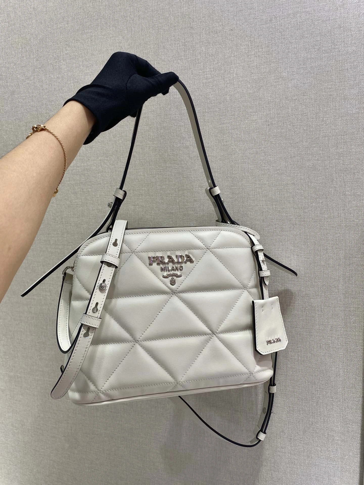 MOMO--- 1BA311 Calfskin item : A-B00I0139A