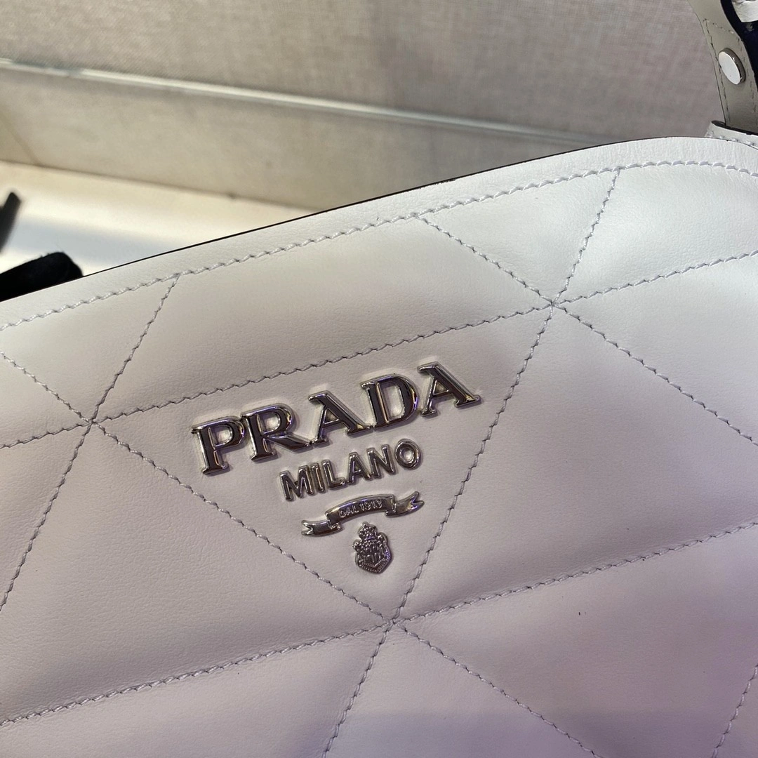 MOMO--- 1BA311 Calfskin item : A-B00I0139A