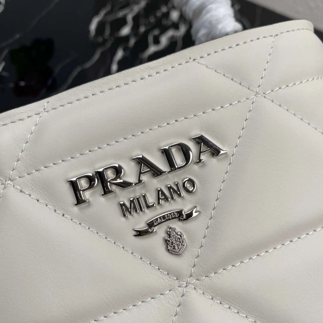 *MOMO--- 1BA319 Calfskin sheephide item : A-B063H3102A