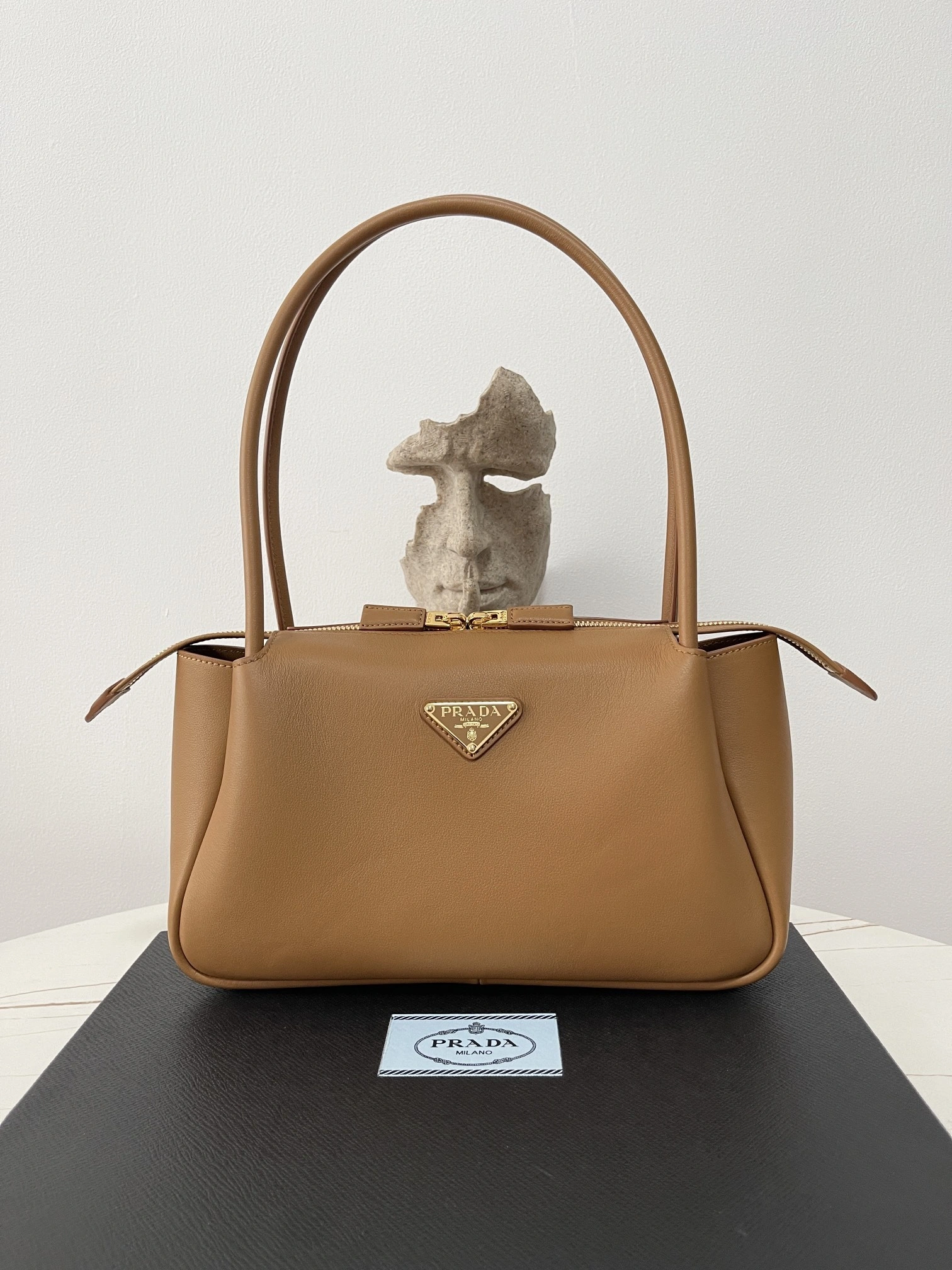 MOMO--- 1BA444_2CYS_F03BH_V_OVX 1BA444_2CYS_F03BH_V_OVO Calfskin item:D-B806D1518