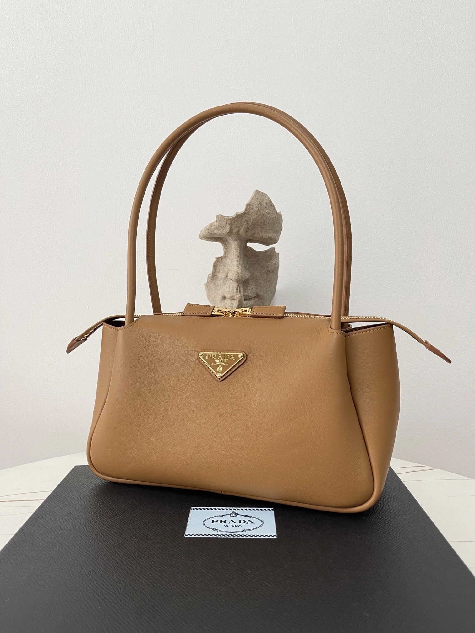 MOMO--- 1BA444_2CYS_F03BH_V_OVX 1BA444_2CYS_F03BH_V_OVO Calfskin item:D-B806D1518