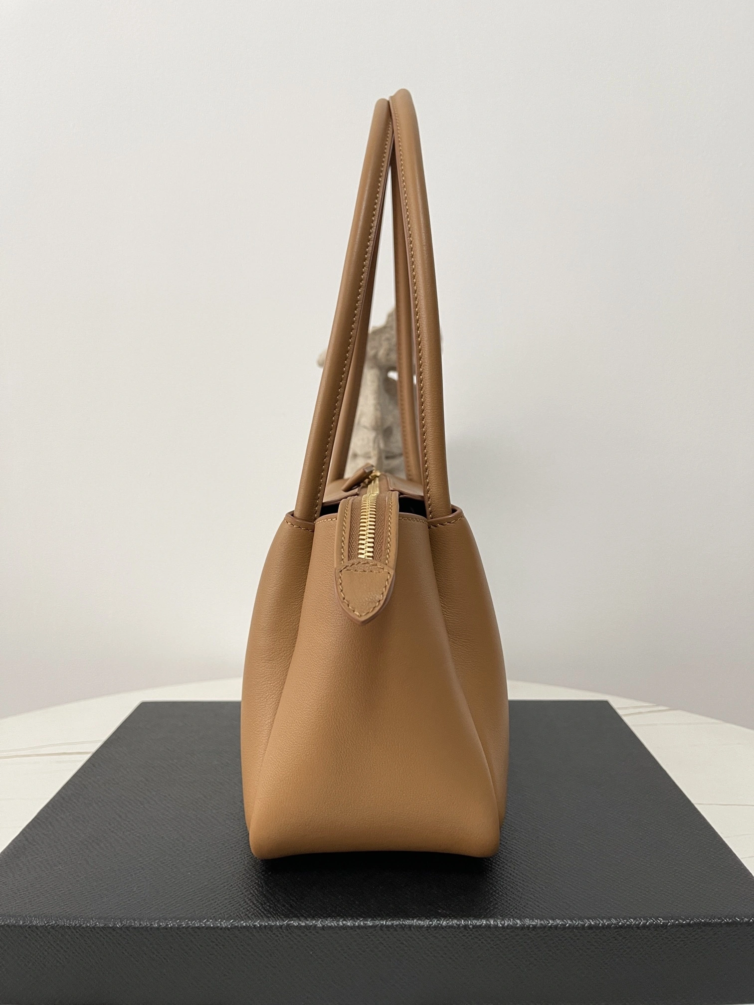 MOMO--- 1BA444_2CYS_F03BH_V_OVX 1BA444_2CYS_F03BH_V_OVO Calfskin item:D-B806D1518