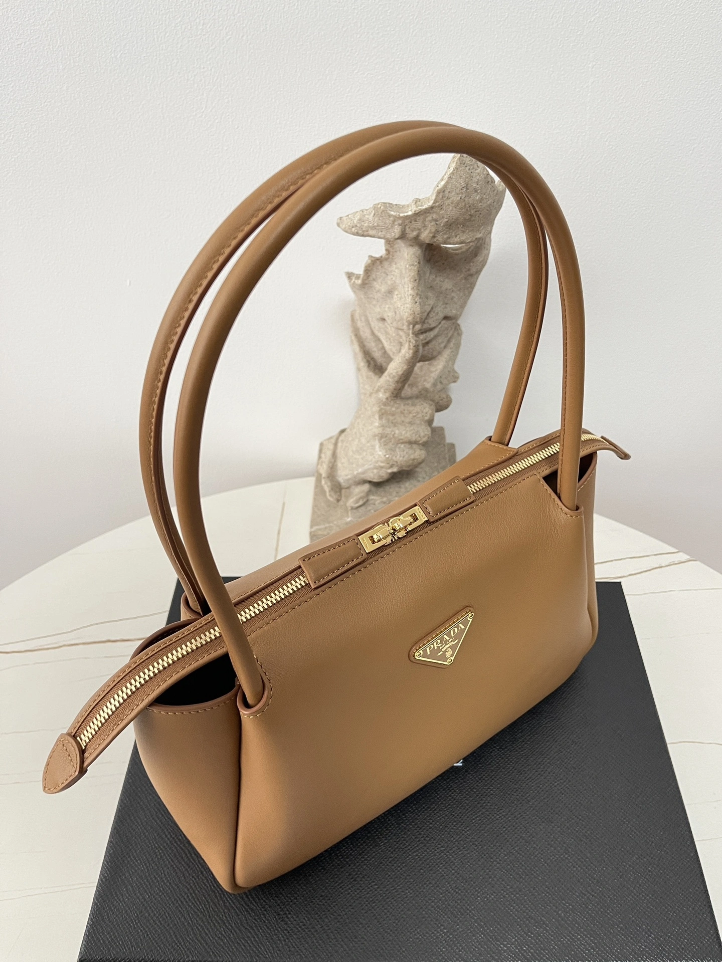 MOMO--- 1BA444_2CYS_F03BH_V_OVX 1BA444_2CYS_F03BH_V_OVO Calfskin item:D-B806D1518