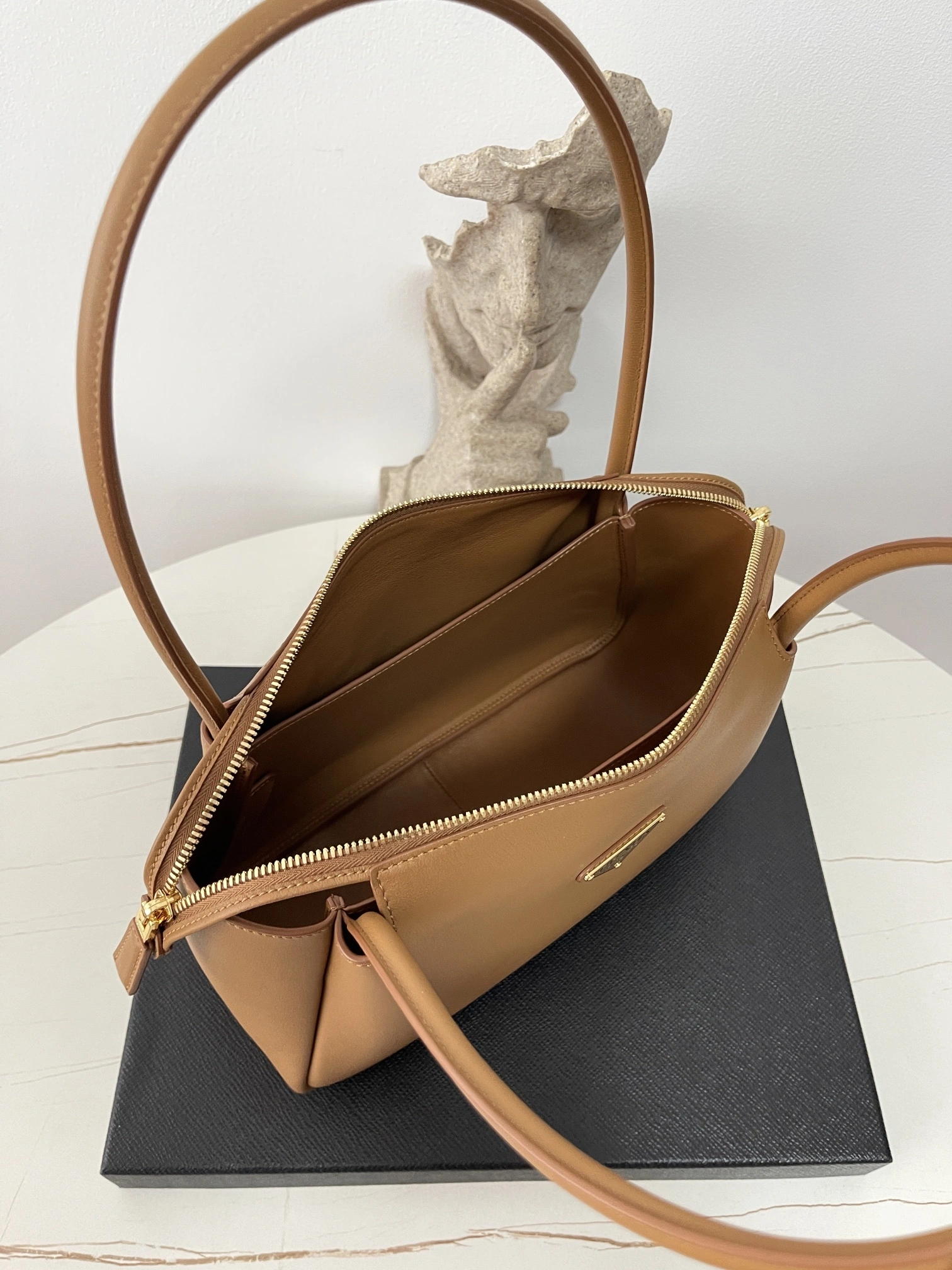 MOMO--- 1BA444_2CYS_F03BH_V_OVX 1BA444_2CYS_F03BH_V_OVO Calfskin item:D-B806D1518
