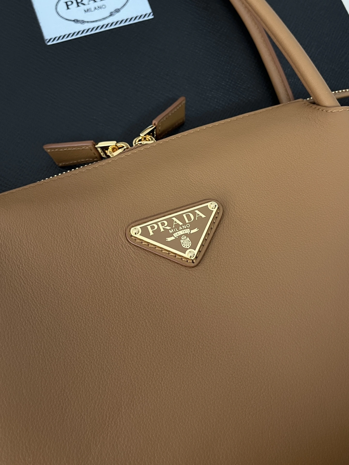 MOMO--- 1BA444_2CYS_F03BH_V_OVX 1BA444_2CYS_F03BH_V_OVO Calfskin item:D-B806D1518