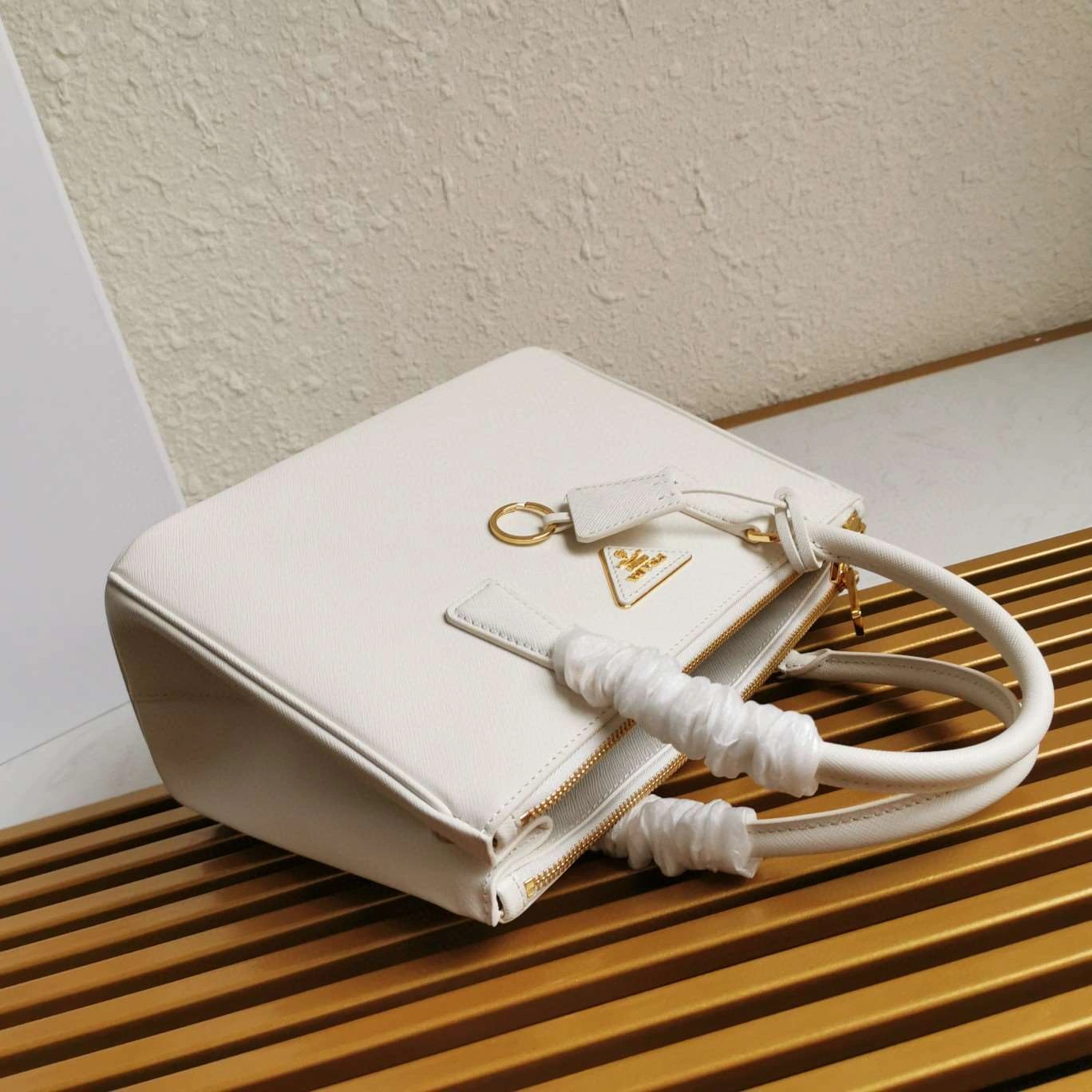 *MOMO--- 1BA863 item : A-B063H2718A