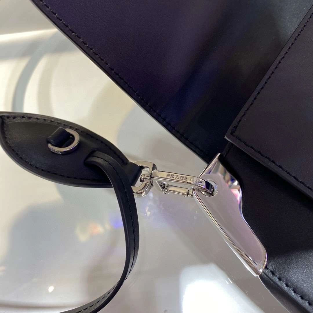 *MOMO--- 1BD168 Calfskin item : A-B00H2485A