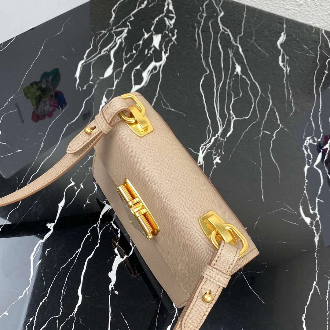 *MOMO--- 1BD270 sheephide item : A-B063H2561A