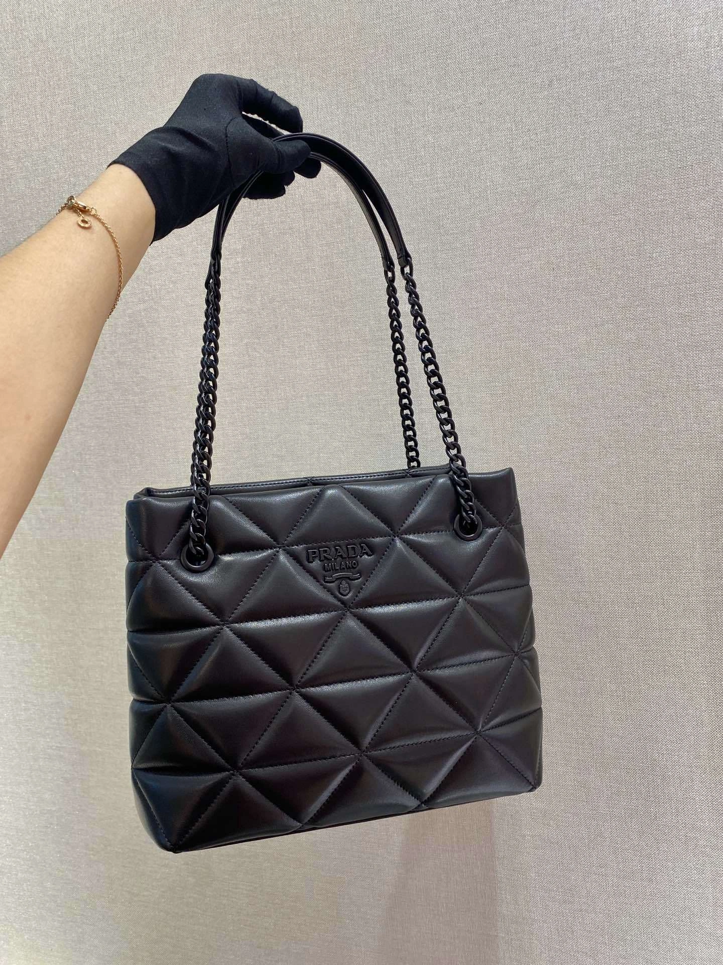 *MOMO--- 1BG298 sheephide item : A-B00H2628A