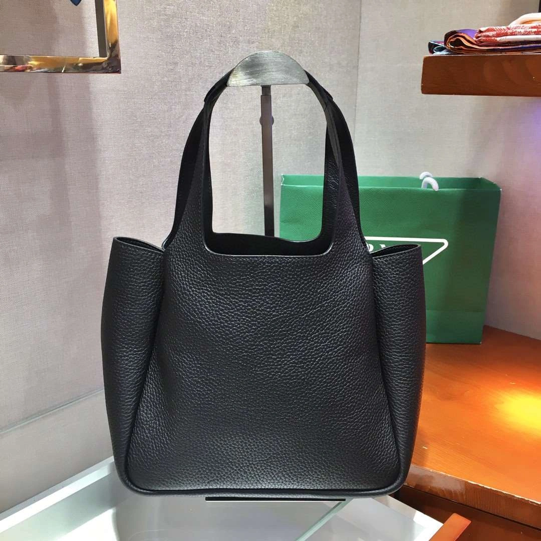 *MOMO--- 1BG335 Calfskin item : A-B00H2530A