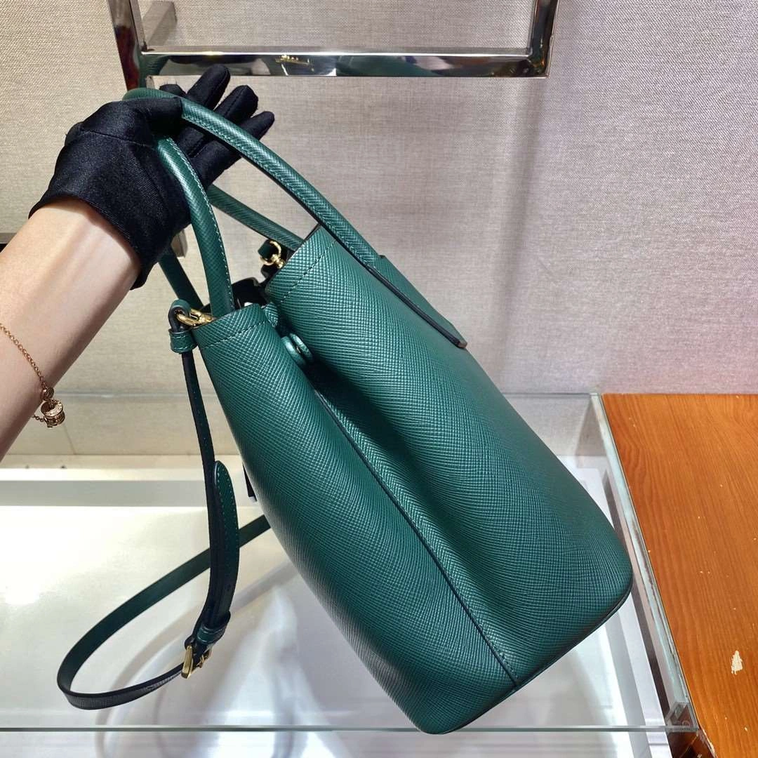 *MOMO--- 1BG775 cowhide item : A-B00H2735A