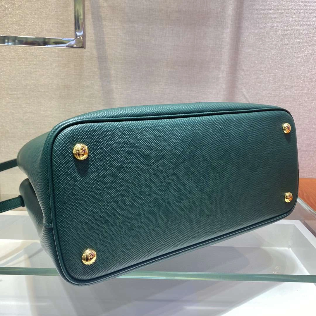 *MOMO--- 1BG775 cowhide item : A-B00H2735A