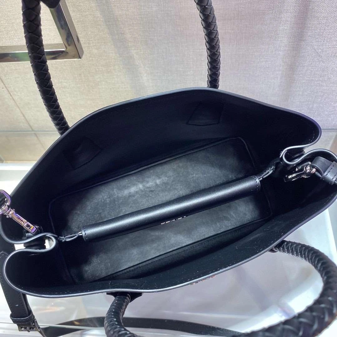 *MOMO--- 1BG775 item : A-B177H2560A