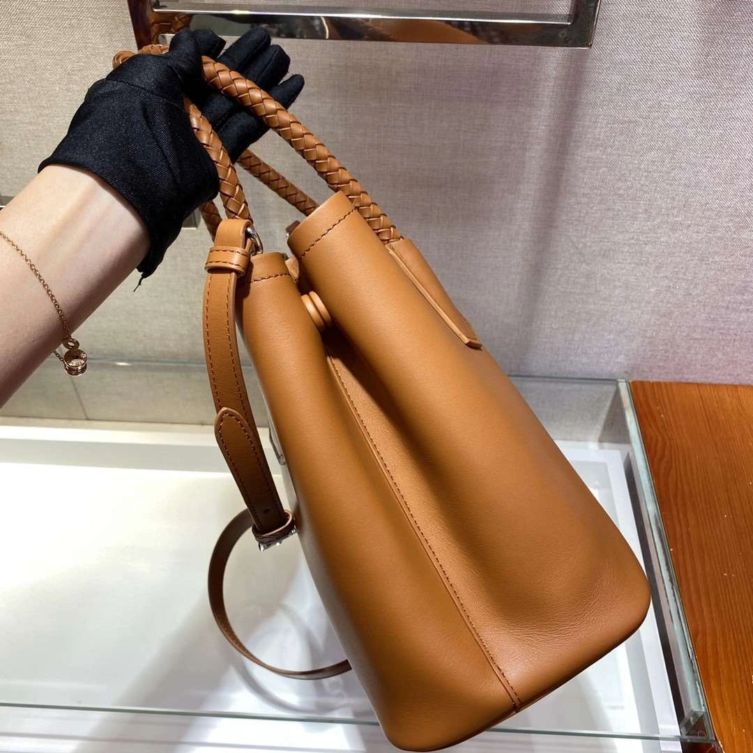 *MOMO--- 1BG775 sheephide item : A-B177H2617A