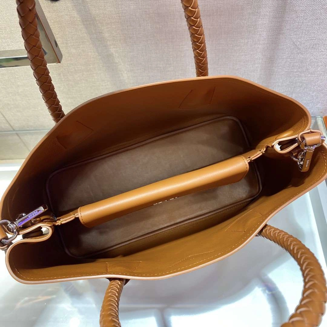 *MOMO--- 1BG775 sheephide item : A-B177H2617A