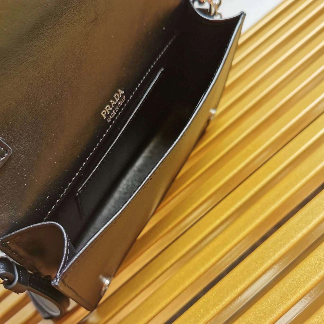 *MOMO--- 1BP019 Calfskin item : A-B271H2478A