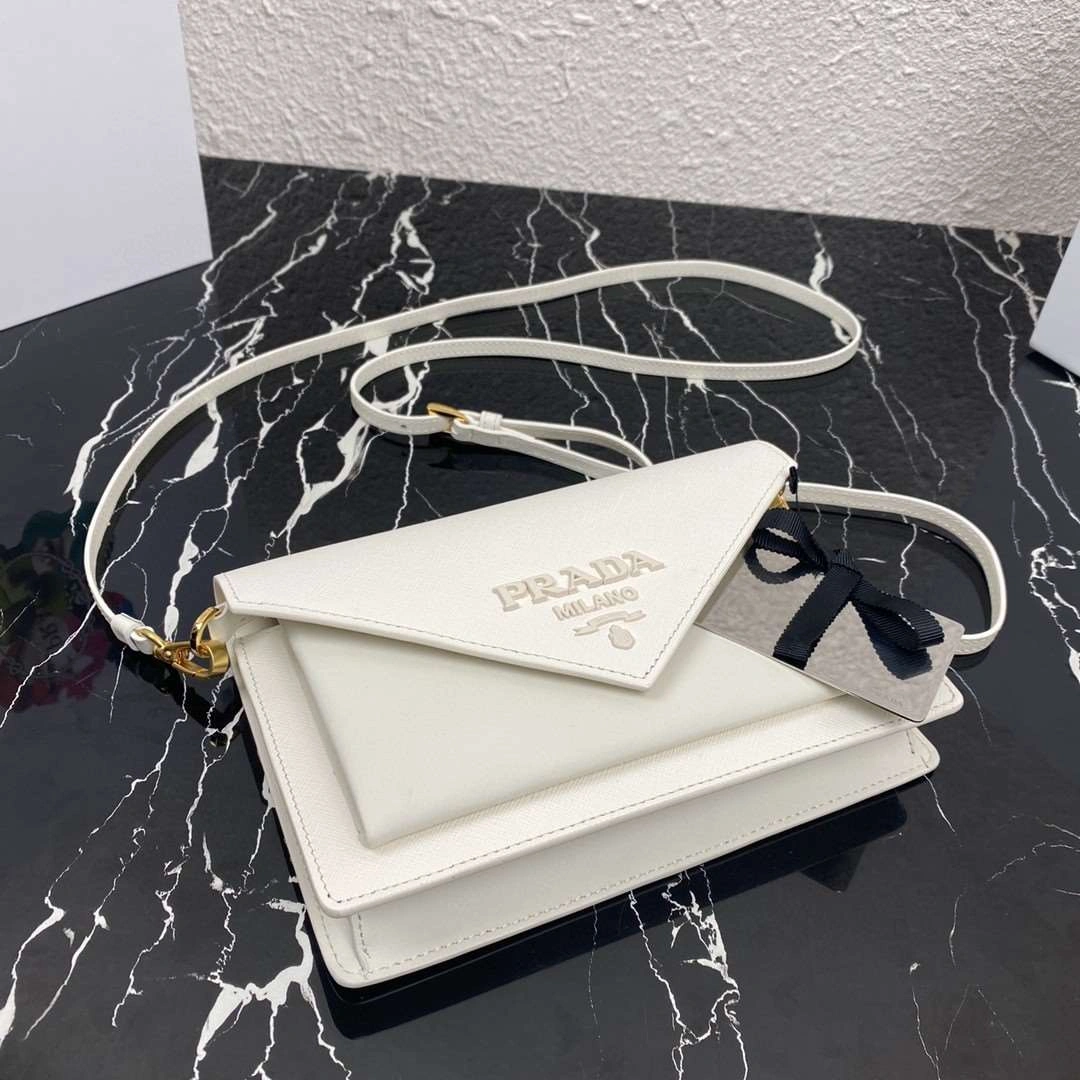 *MOMO--- 1BP020 sheephide item : A-B063H3024A